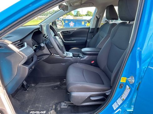 Used 2020 Toyota RAV4 LE w/ All Weather Liner Package AWD/4WD image 9