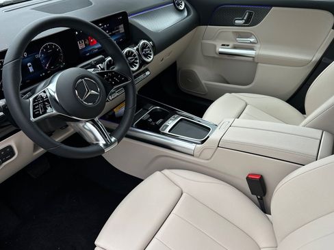 New 2025 Mercedes-Benz GLA 250 image 10