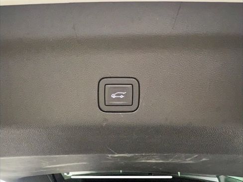 Used 2025 GMC Yukon XL Denali w/ Denali Reserve Package AWD/4WD image 17