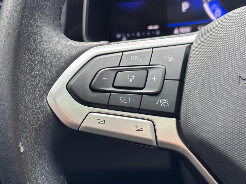 Used 2025 Volkswagen Jetta SE w/ Sunroof Package FWD image 20