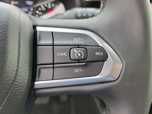 Used 2024 Jeep Compass Latitude image 29