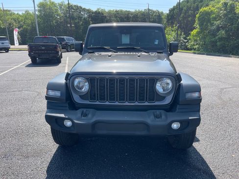 Used 2024 Jeep Wrangler Unlimited Sport AWD/4WD image 2