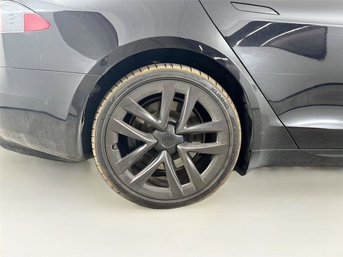 Used 2021 Tesla Model S Plaid image 11