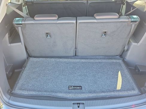 Certified 2025 Volkswagen Atlas Peak Edition SE AWD/4WD image 9