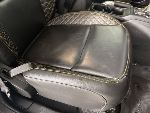 Used 2021 Jeep Gladiator Overland image 28