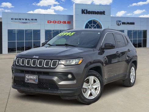 Used 2022 Jeep Compass Latitude image 1