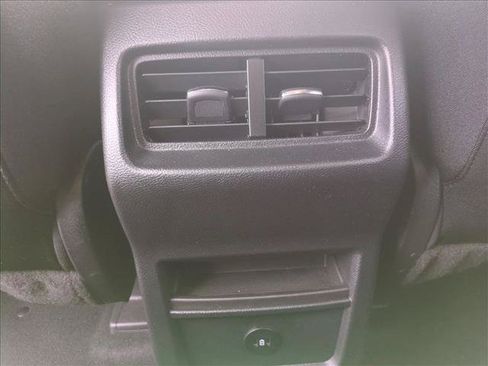 Used 2023 Ford Edge SE AWD/4WD image 16