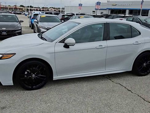 Used 2024 Toyota Camry XSE FWD image 4