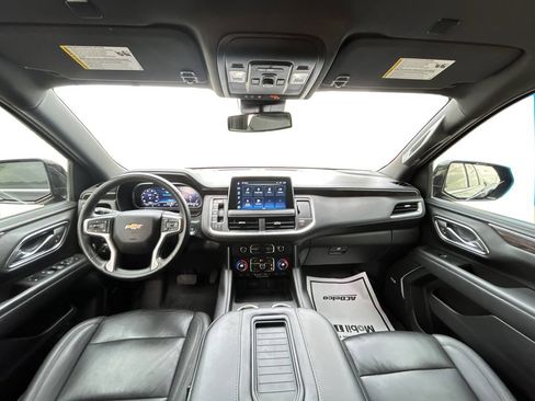 Used 2023 Chevrolet Suburban LT w/ Luxury Package RWD image 13