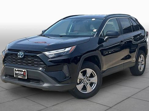 Used 2023 Toyota RAV4 LE AWD/4WD image 3