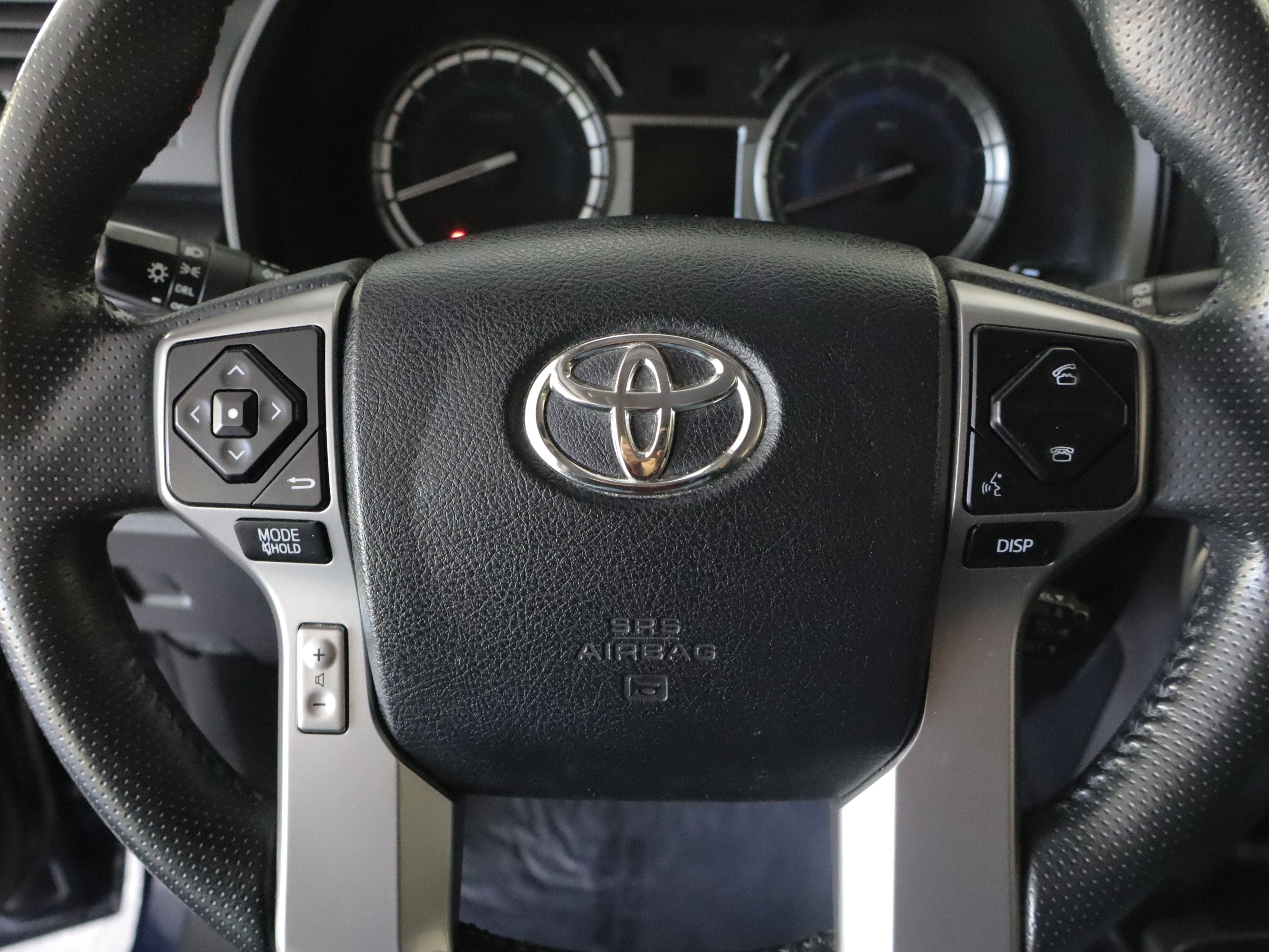 Used 2018 Toyota 4Runner SR5 AWD/4WD image 13