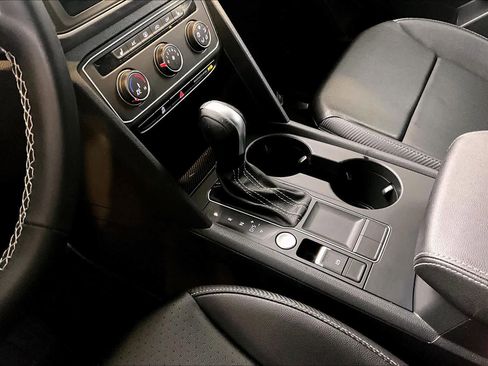 Used 2023 Volkswagen Atlas Cross Sport SE image 31