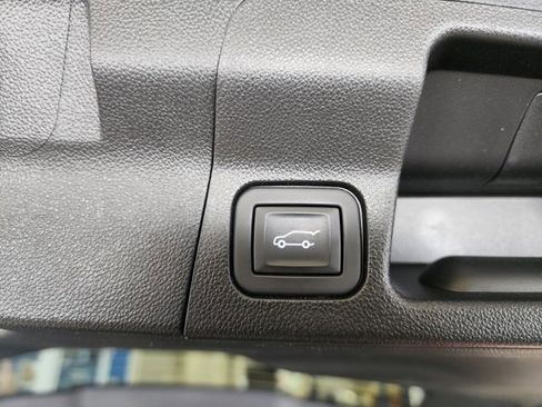 Certified 2023 GMC Acadia Denali w/ Denali Ultimate Package image 17