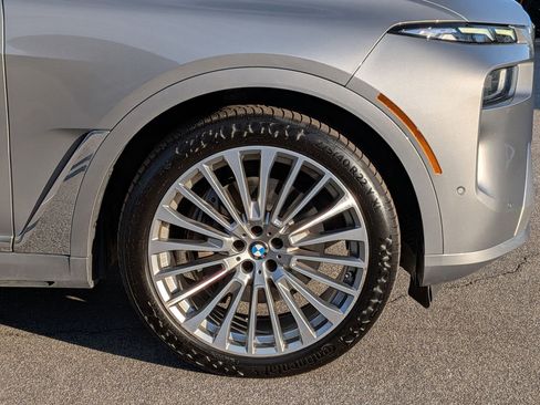 Used 2025 BMW X7 xDrive40i w/ Premium Package image 10