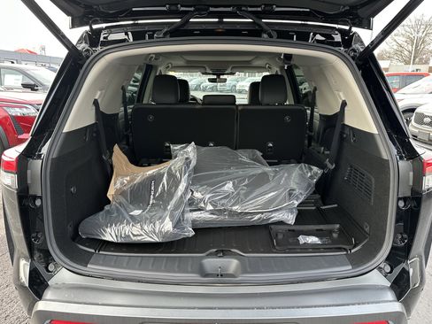 New 2026 Nissan Pathfinder Platinum image 37