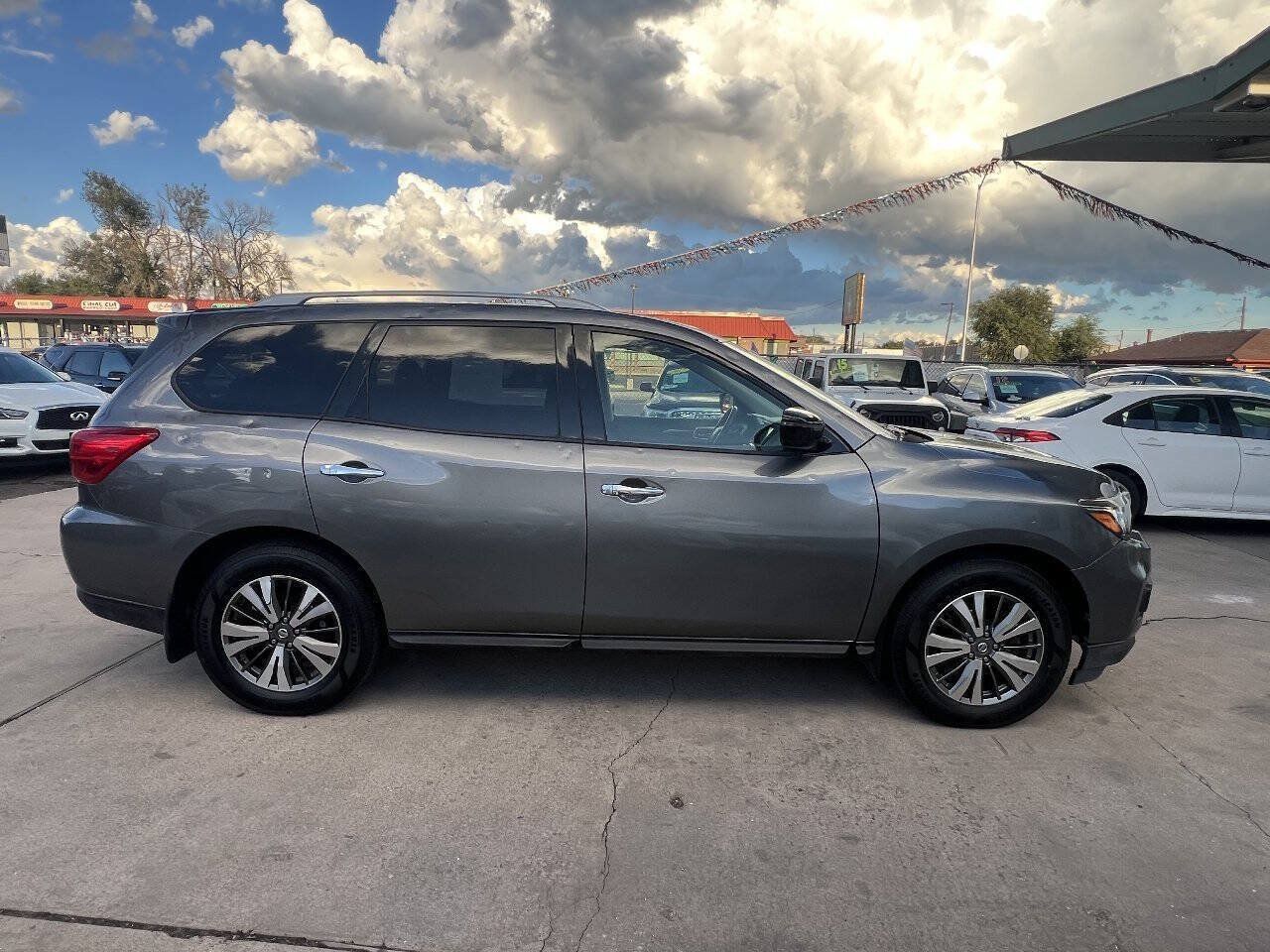 Used 2019 Nissan Pathfinder SV AWD/4WD image 18