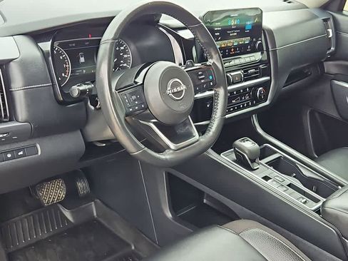 Used 2023 Nissan Pathfinder SL FWD image 10