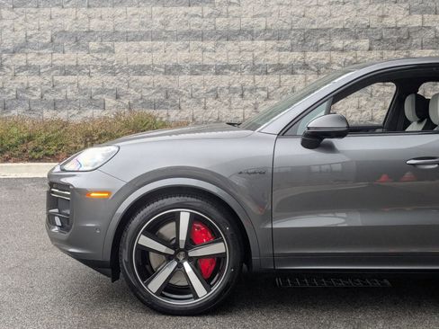 New 2026 Porsche Cayenne Turbo image 11