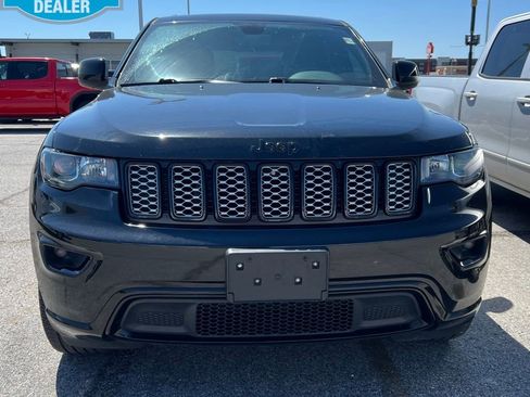Used 2020 Jeep Grand Cherokee Altitude AWD/4WD image 2