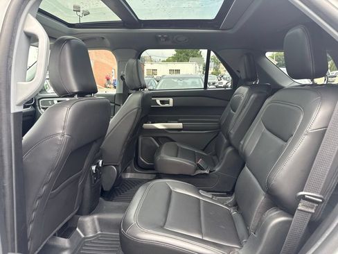 Certified 2022 Ford Explorer XLT w/ Equipment Group 202A AWD/4WD image 16