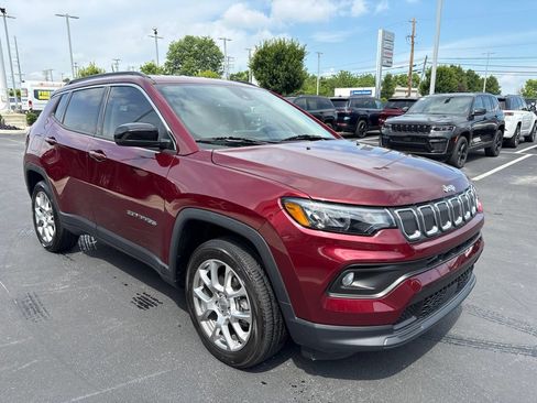 Used 2022 Jeep Compass Latitude AWD/4WD image 7