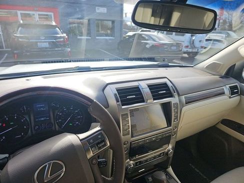 Used 2017 Lexus GX 460 image 28