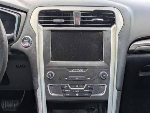 Used 2020 Ford Fusion SE FWD image 14