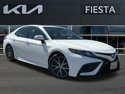 Used 2024 Toyota Camry SE w/ Audio Upgrade Package image 1