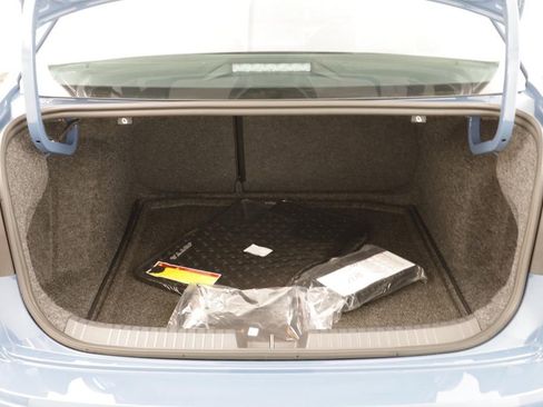 New 2026 Volkswagen Jetta SE FWD image 18