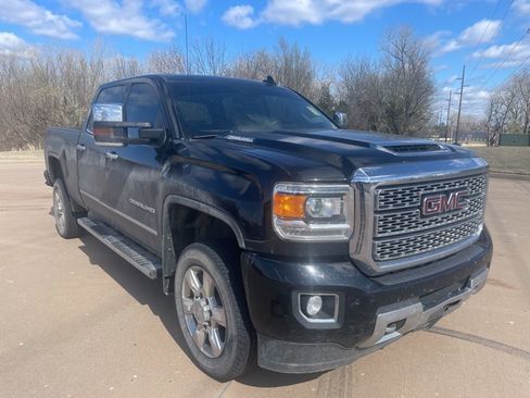 Used 2018 GMC Sierra 2500 Denali w/ Duramax Plus Package image 2