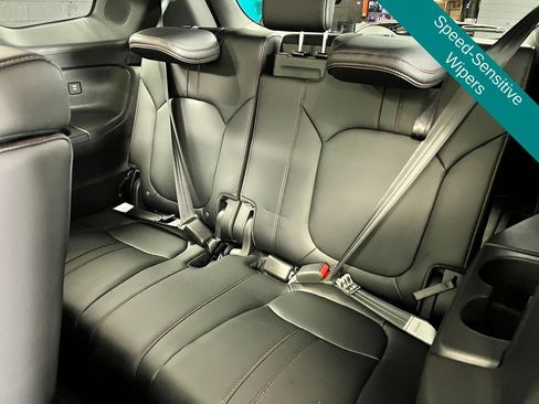 Used 2025 Honda Pilot Black Edition image 18