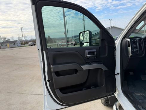 Used 2019 Chevrolet Silverado 2500 LT w/ Texas Edition image 13