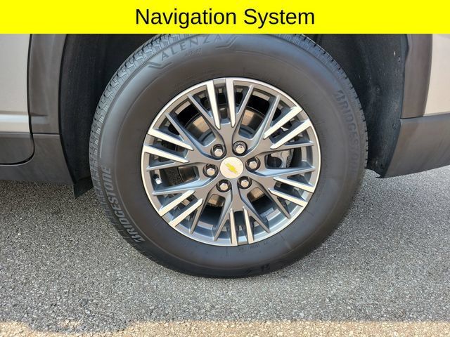 Used 2025 Chevrolet Traverse LT w/ Driver Confidence Package FWD image 7