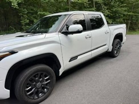 Used 2024 Toyota Tundra Platinum AWD/4WD image 3