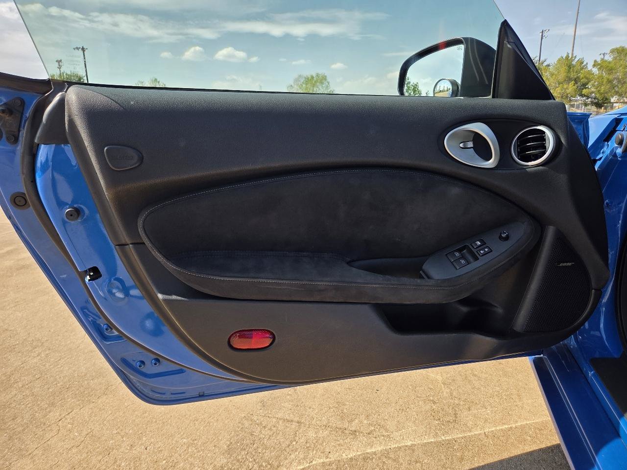 Used 2010 Nissan 370Z Touring w/ Sport Pkg RWD image 11