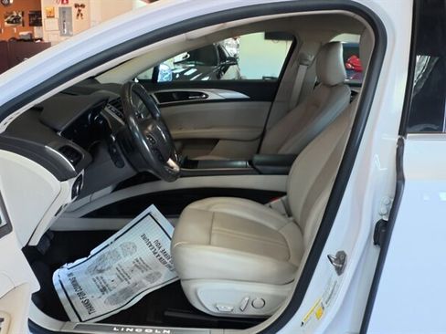 Used 2020 Lincoln MKZ w/ Convenience Package image 9