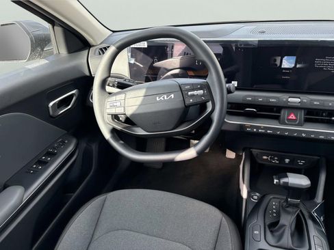 New 2025 Kia K4 LX image 12