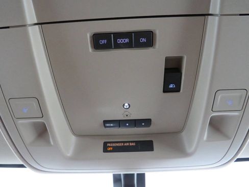 Used 2018 Chevrolet Silverado 1500 LT w/ Texas Edition image 27