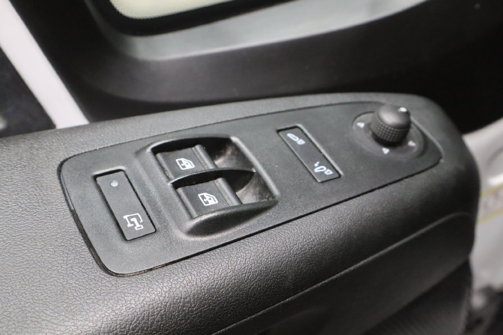 Used 2025 RAM ProMaster 2500 w/ Convenience Group FWD image 14
