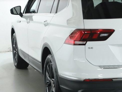 Certified 2024 Volkswagen Tiguan SE AWD/4WD image 44