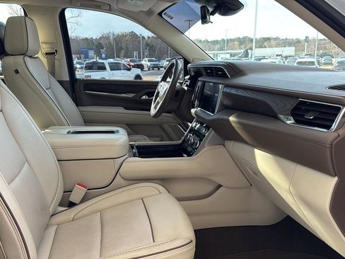 Used 2023 GMC Yukon Denali w/ Denali Reserve Package image 9