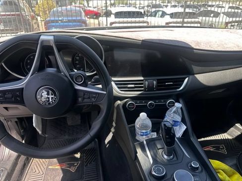 Used 2017 Alfa Romeo Giulia RWD image 9