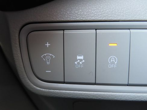 Certified 2025 Kia Soul LX w/ LX Technology Package FWD image 9
