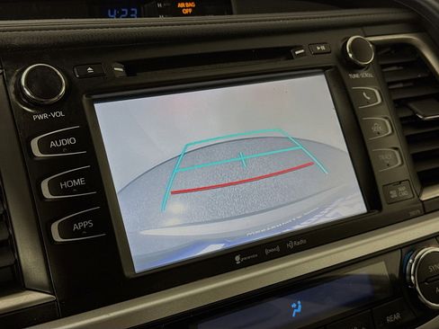 Used 2017 Toyota Highlander XLE image 14