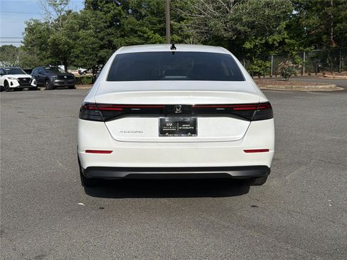 Used 2025 Honda Accord SE image 27