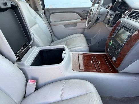 Used 2010 Chevrolet Tahoe LTZ AWD/4WD image 22