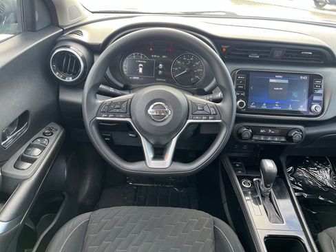 Used 2021 Nissan Kicks SV image 18