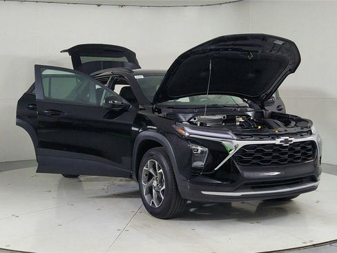 Used 2024 Chevrolet Trax LT image 9