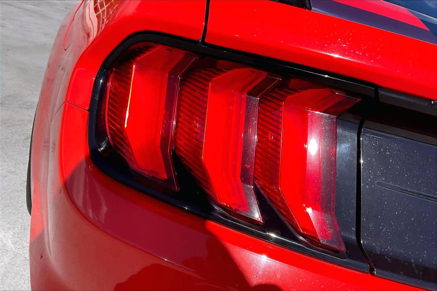 Used 2022 Ford Mustang Shelby GT500 w/ Carbon Fiber Track Pack RWD image 31