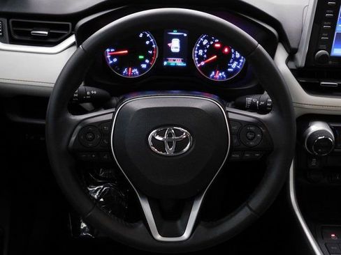 Used 2020 Toyota RAV4 XLE Premium image 37